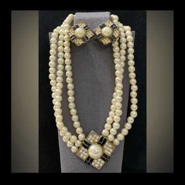 Vintage 3-strand pearl necklace with matching Cli… - image 1