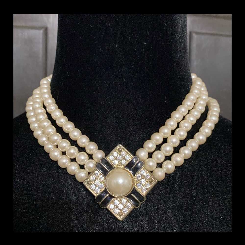 Vintage 3-strand pearl necklace with matching Cli… - image 2