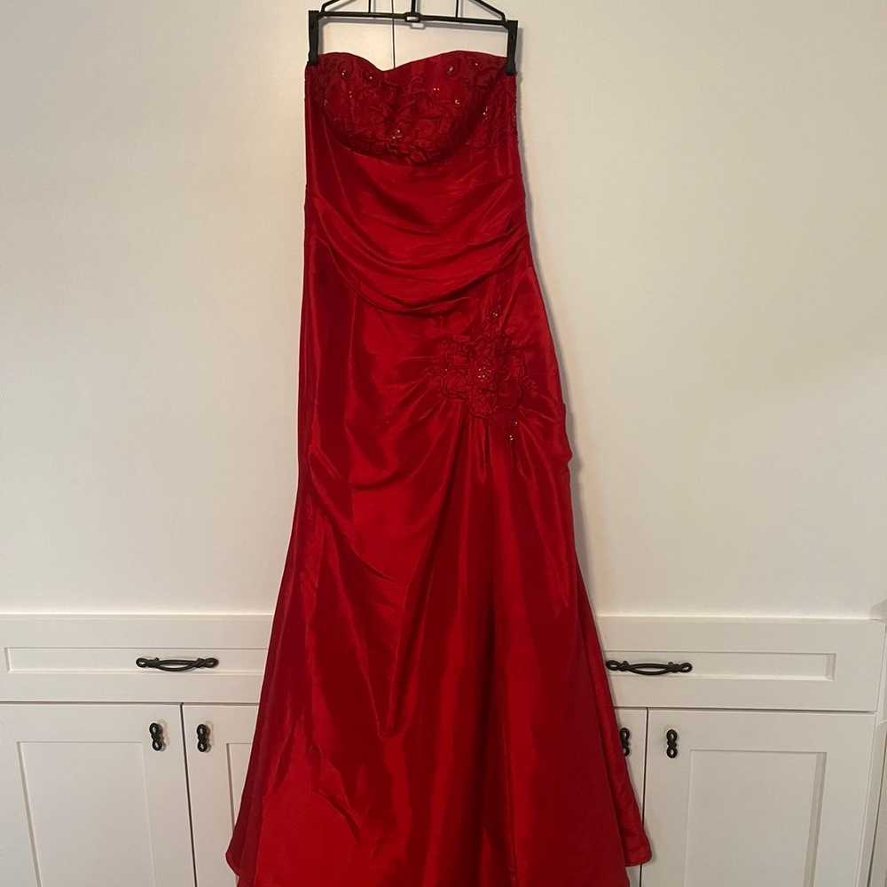 Dressed formal strapless gown - image 1