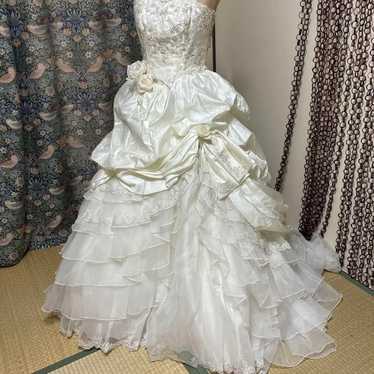 Wedding dress, larger size, about size 15. - image 1