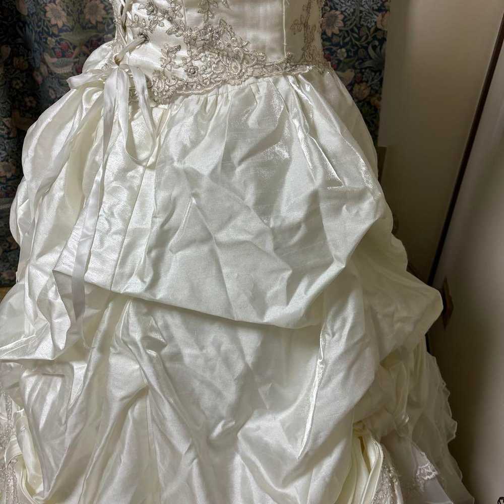 Wedding dress, larger size, about size 15. - image 3