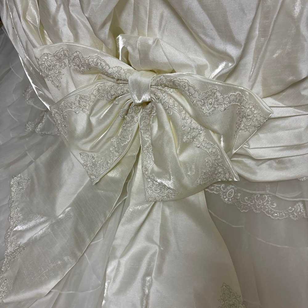 Wedding dress, larger size, about size 15. - image 6