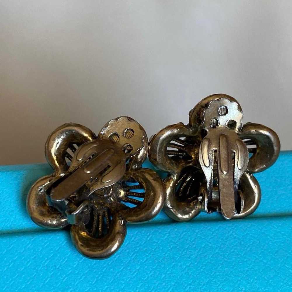 Vintage WEISS Rhinestone Flower Clip On Earrings. - image 2