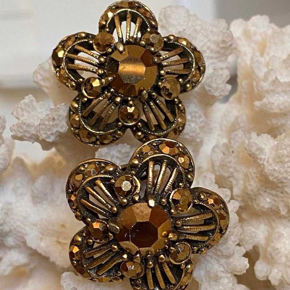 Vintage WEISS Rhinestone Flower Clip On Earrings. - image 3