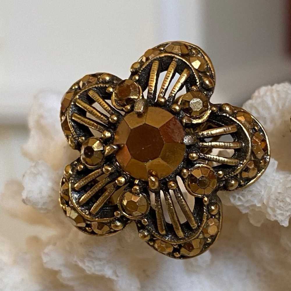 Vintage WEISS Rhinestone Flower Clip On Earrings. - image 5