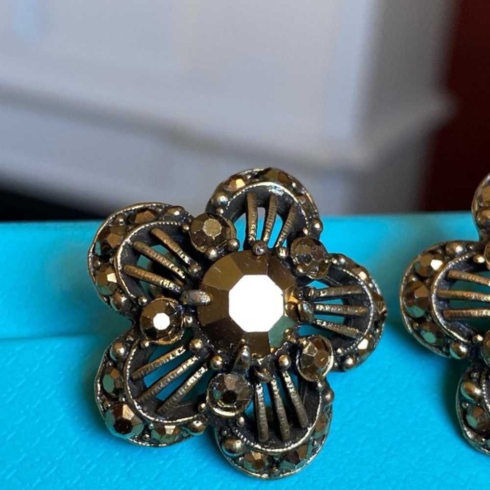 Vintage WEISS Rhinestone Flower Clip On Earrings. - image 6