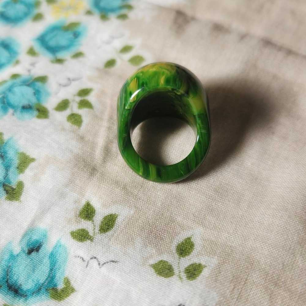 Vintage Green Marble Bakelite Ring - image 3