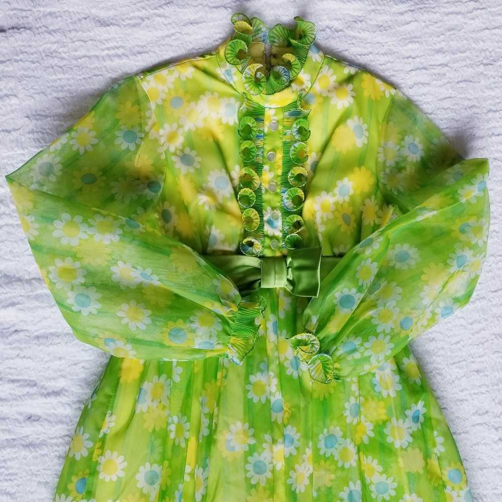 The Vintage 60s Mod Flower Power Dress in green c… - image 4