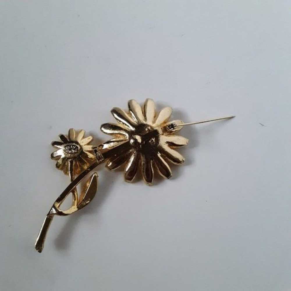 Vintage Gold Tone Flower Shape Brooch - image 5