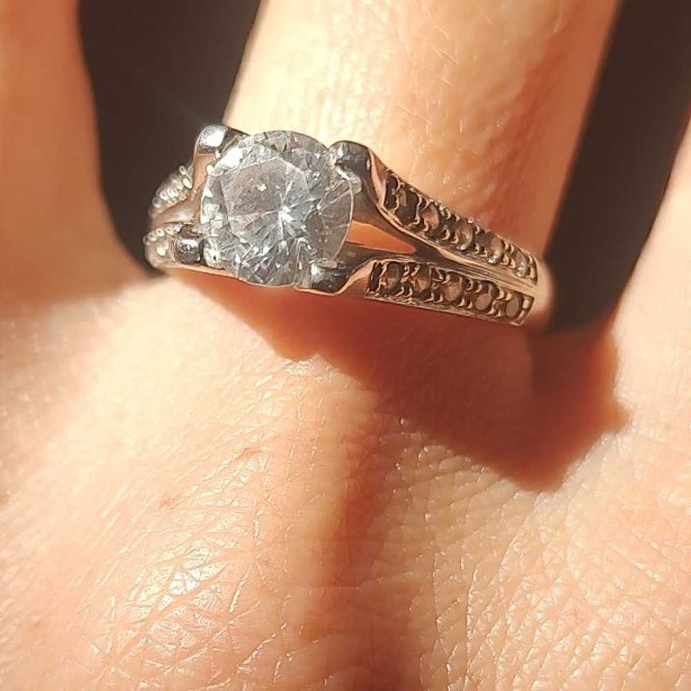 VINTAGE STERLING SILVER CZ RING ABOUT SIZE 9 SIGN… - image 1