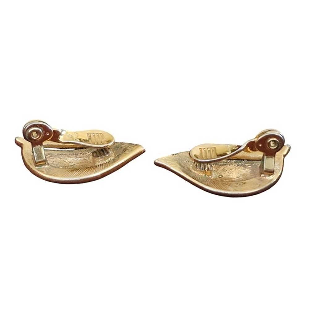 Vintage Monet Gold-Tone Clip-On Earrings Retro Je… - image 3