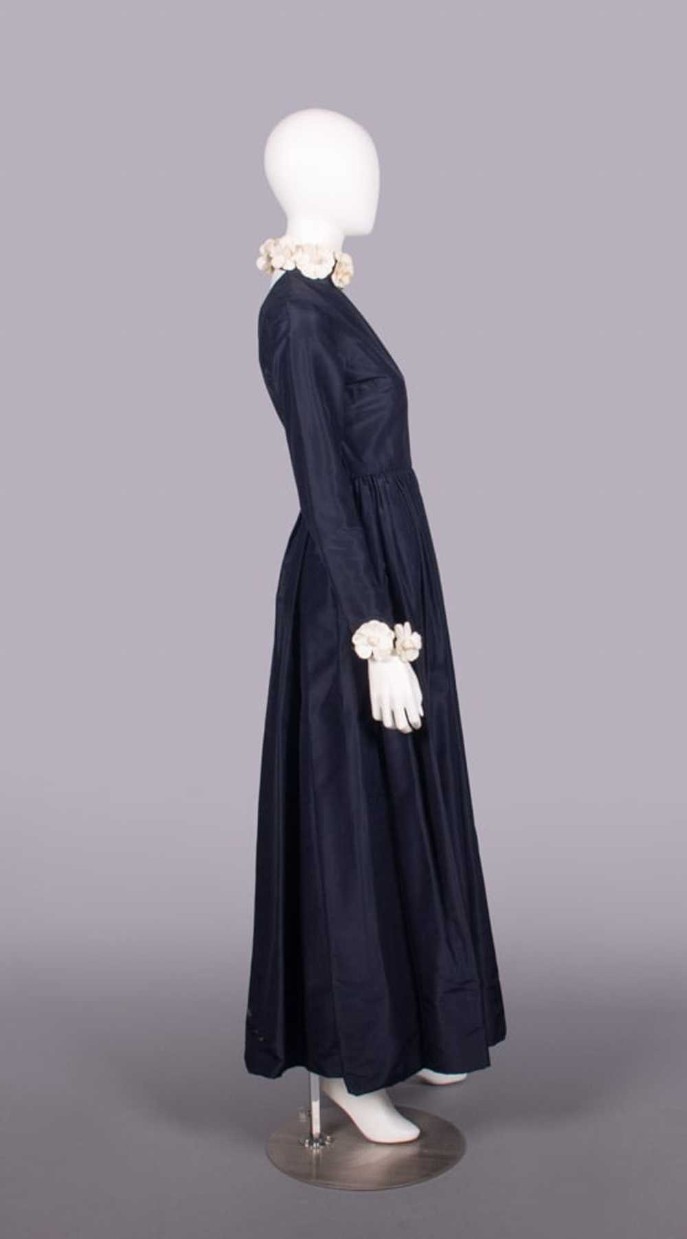 BILL BLASS TAFFETA & CAMELLIA FLOWER EVENING GOWN… - image 3