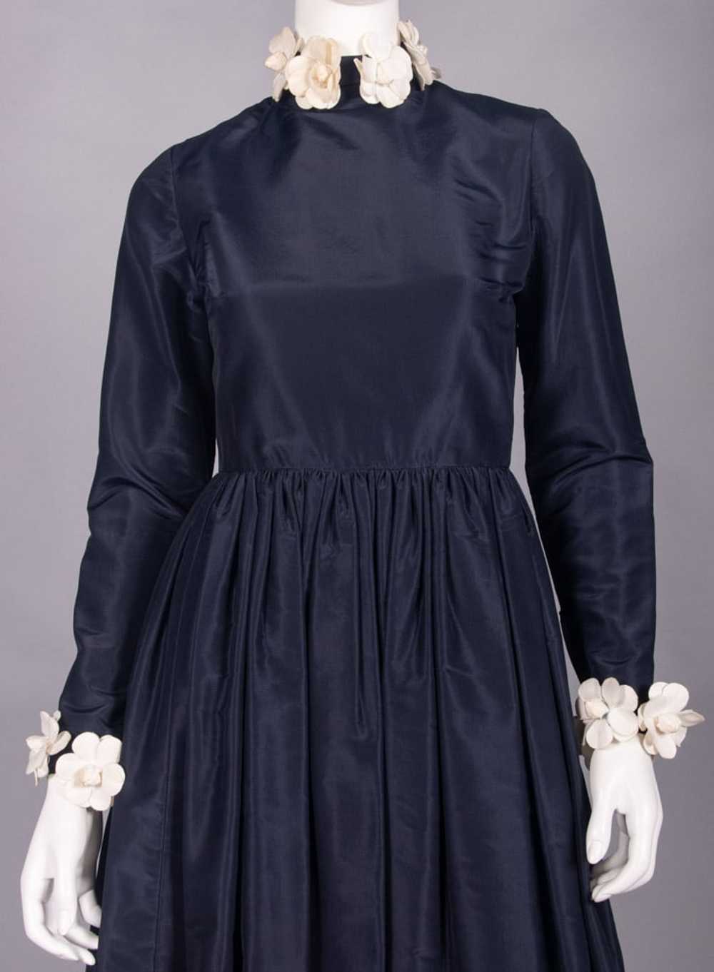 BILL BLASS TAFFETA & CAMELLIA FLOWER EVENING GOWN… - image 5