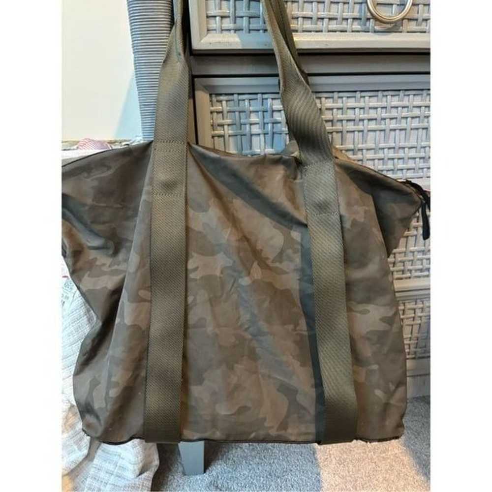 LULULEMON all day asana camo tote,  RARE! - image 7