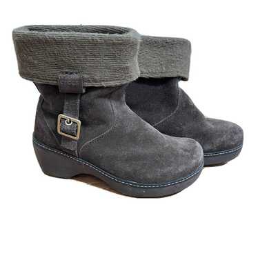 Crocs Cobbler Ankle Boot Womens Size 9 Suede Buck… - image 1