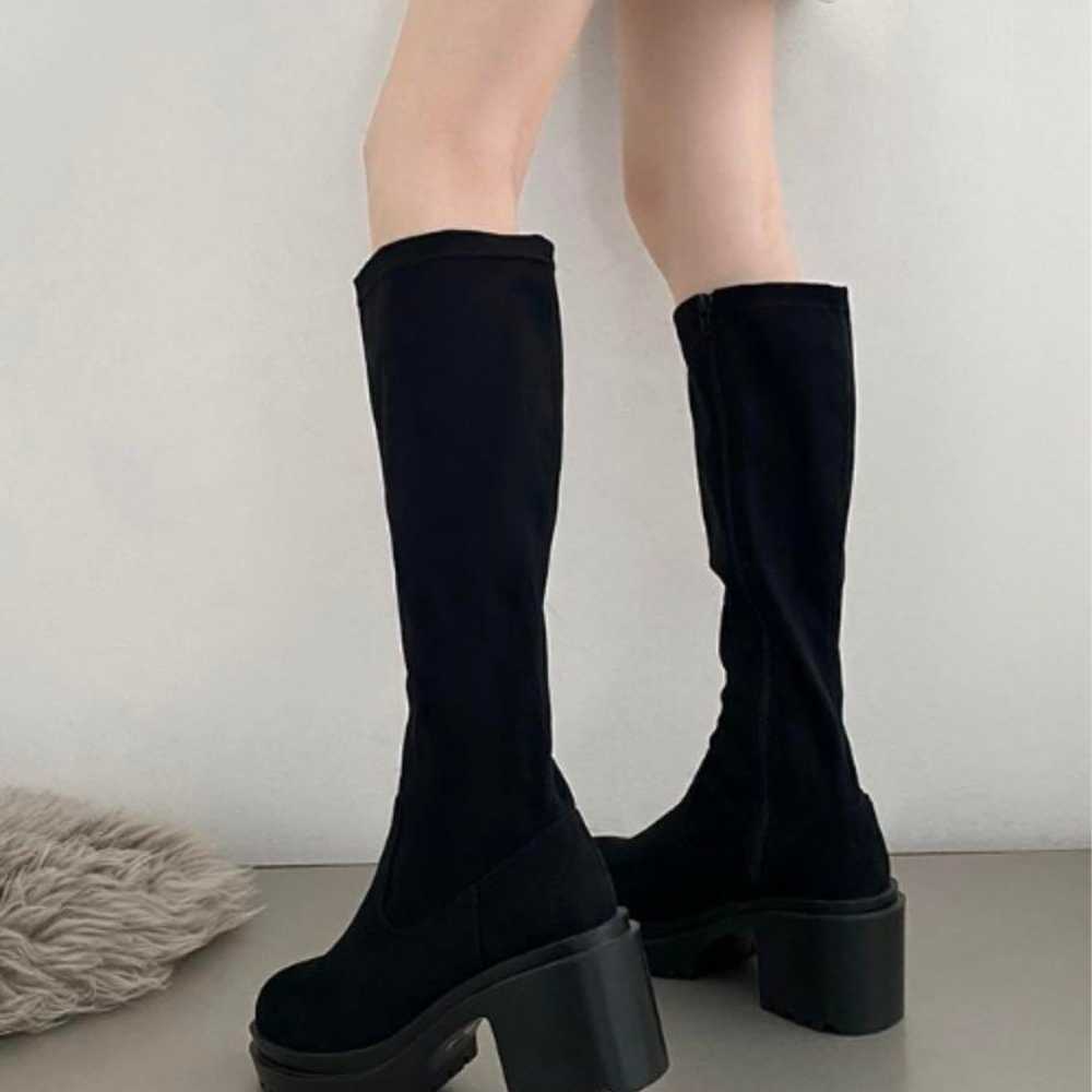 Thick-soled heel-up fit stretch long boots - image 3