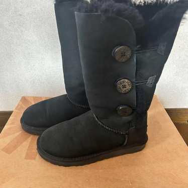 Price Reduced! UGG BAILEY BUTTON TRIPLET - image 1