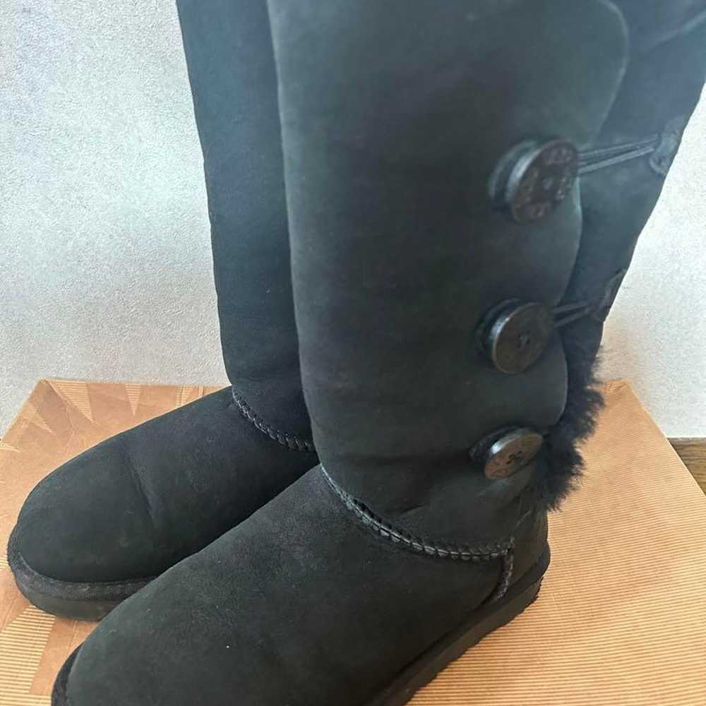 Price Reduced! UGG BAILEY BUTTON TRIPLET - image 3