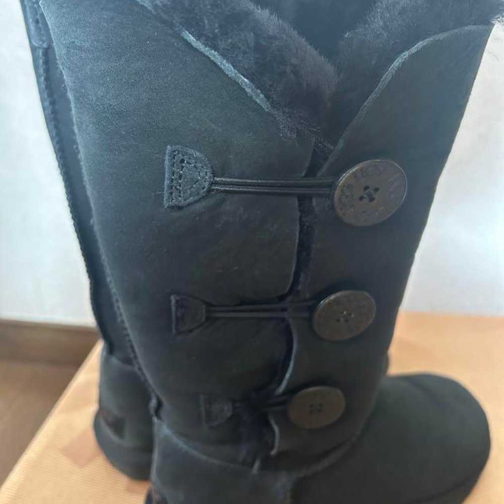 Price Reduced! UGG BAILEY BUTTON TRIPLET - image 4