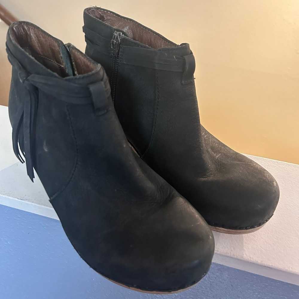 Women’s Dansko Boots size 37 - image 5