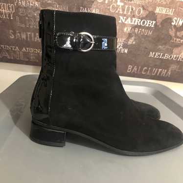 Aquatalia Black Suede And Patent Booties. Size 7.5