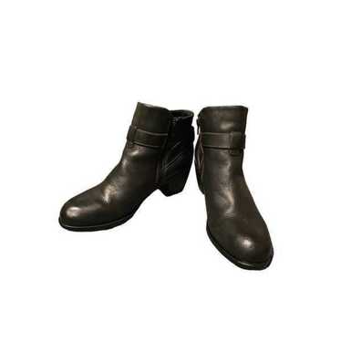 B.O.C. Born Shea Ankle Leather Black Booties Ankle