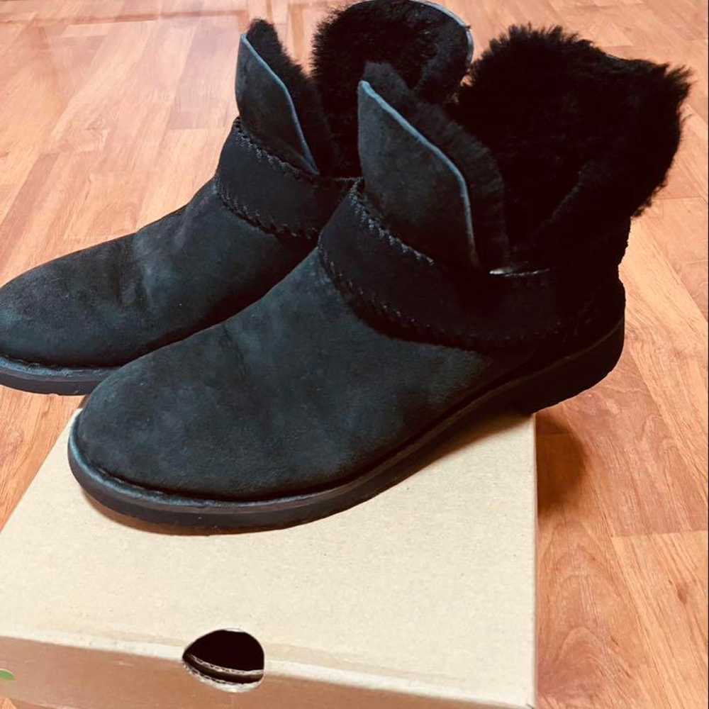 UGG Black Sheepskin Boots Mackay - image 4