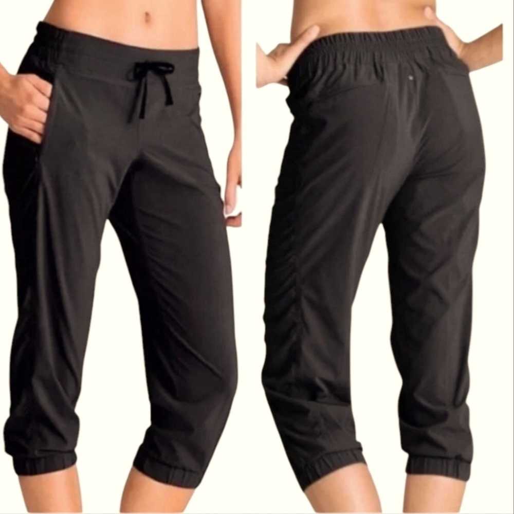 Athleta Athleta La Viva Crop Lightweight Pant 14 - image 1