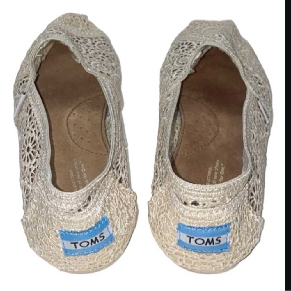 TOMS Cream Floral Eyelet Slip-On Flats, Size 8.5 - image 2