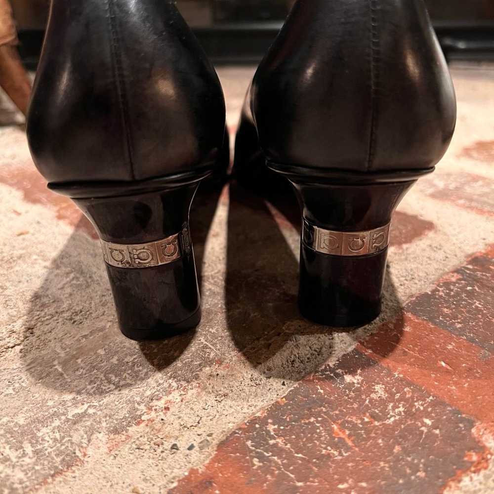 Vintage Ferragamo pumps - image 2