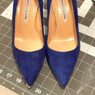 Manolo Blahnik Blue suede pumps like New