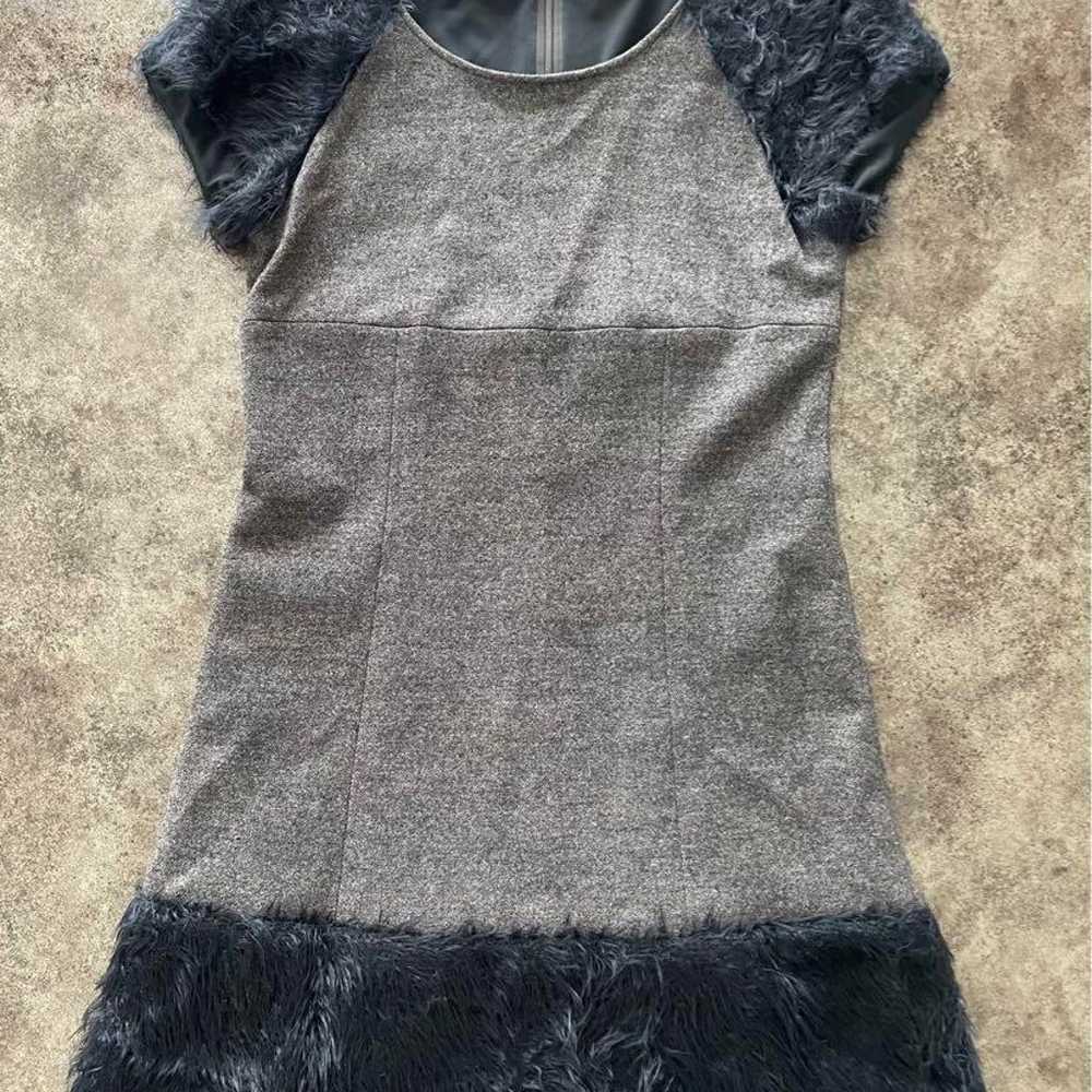 Gray short-sleeve dress with fur trim - image 1