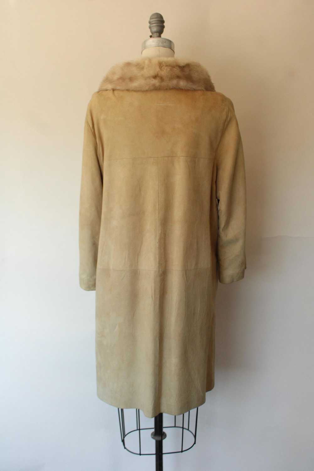 Vintage Vintage 1960s Coat, Beige Suede With Fur … - image 10