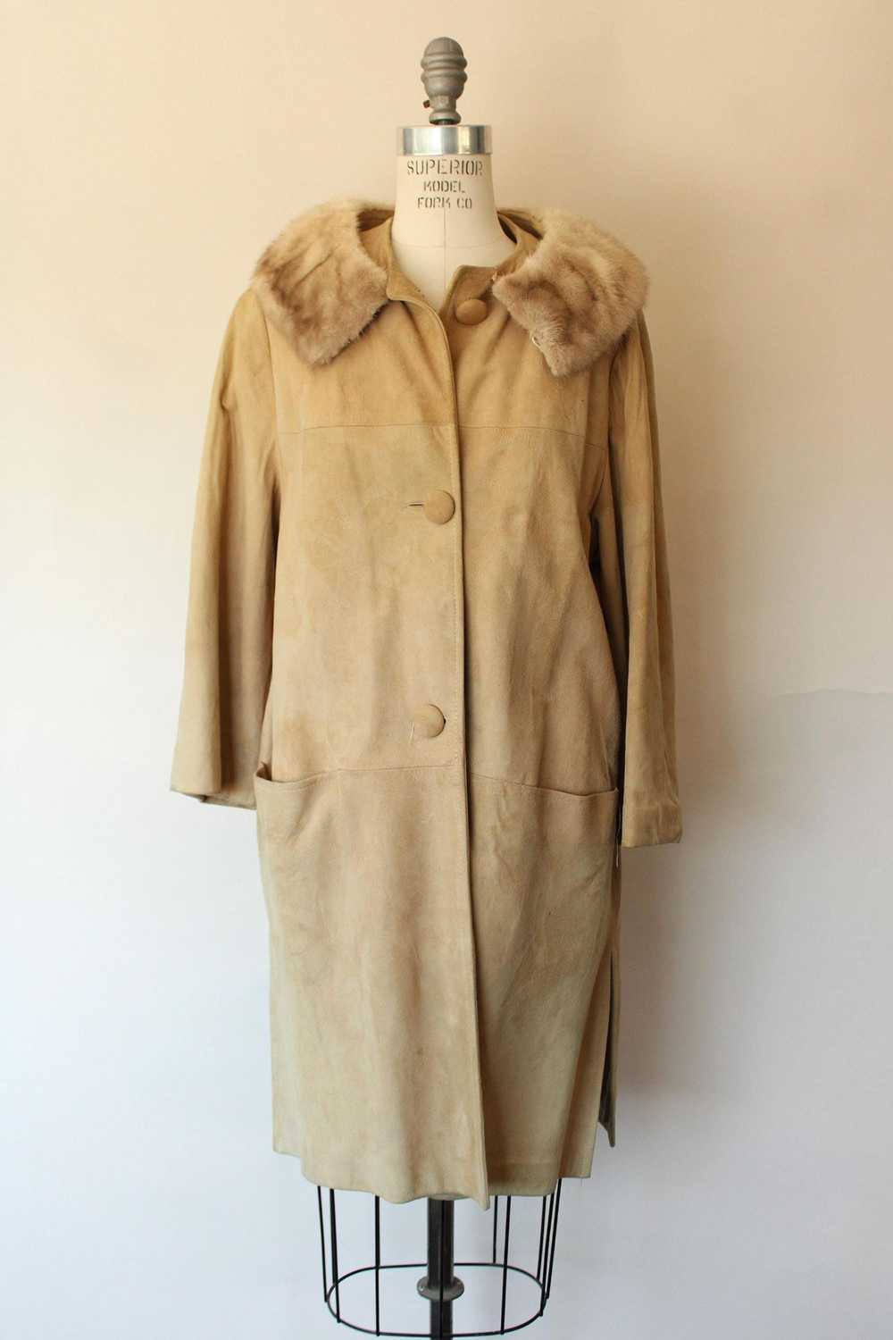 Vintage Vintage 1960s Coat, Beige Suede With Fur … - image 2