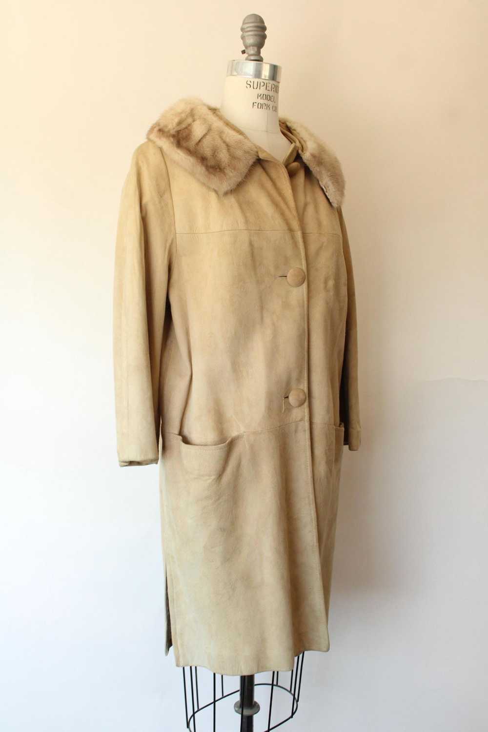 Vintage Vintage 1960s Coat, Beige Suede With Fur … - image 6