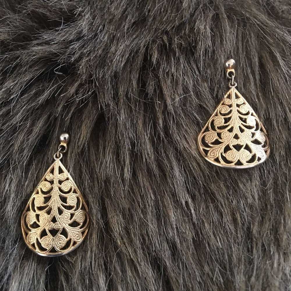 Vintage Vintage gold tone filigree dangle earrings - image 3