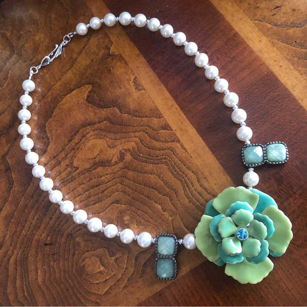 Handcrafted classy elegant white glass Pearl meta… - image 11