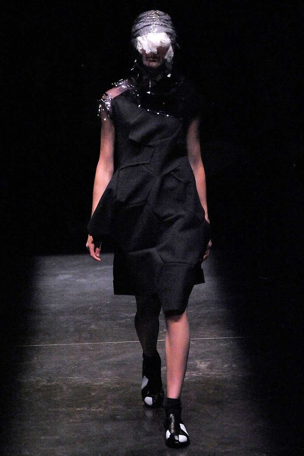 Comme des Garcons S/S 2009 soccer ball dress - image 3