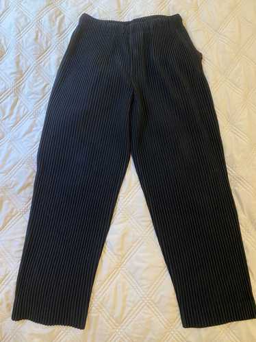 Black pleats please issey - Gem Black pleats please issey - Gem