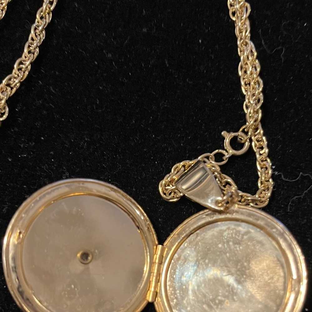 Vintage gold tone filagree chain locket - image 2