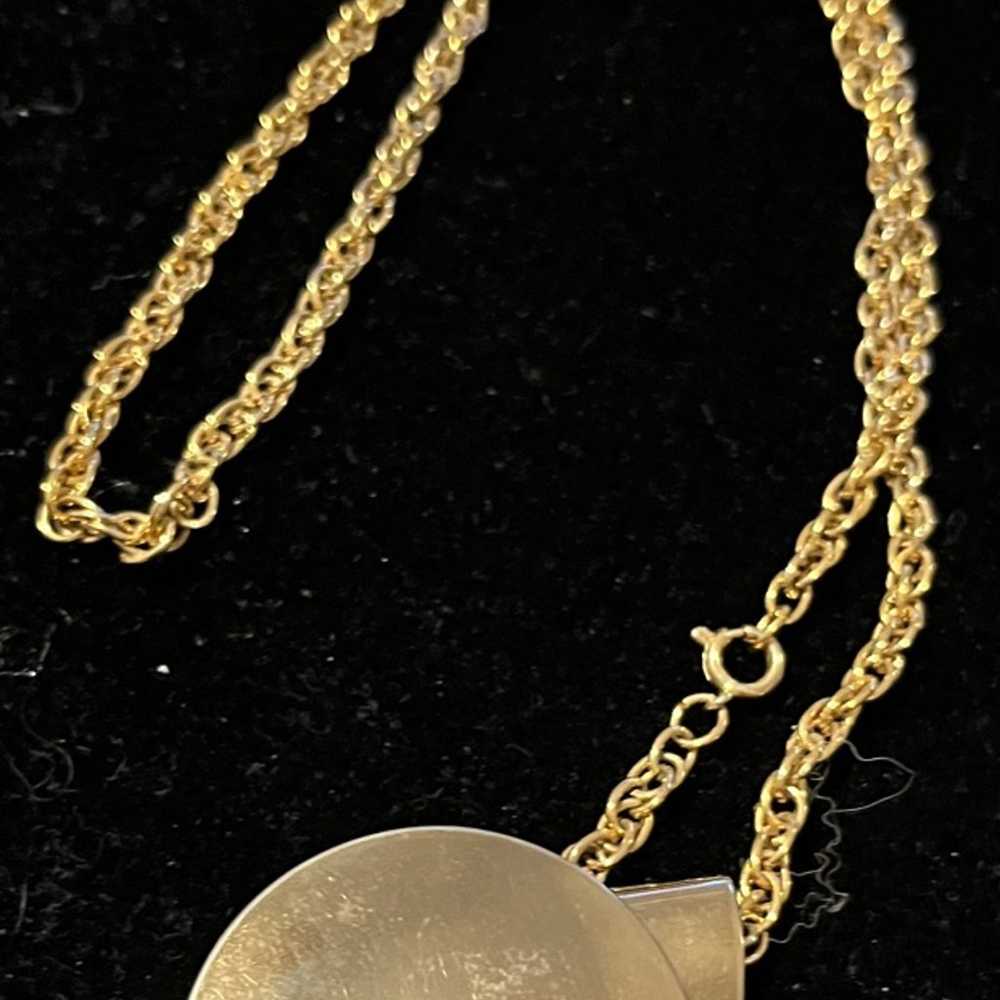 Vintage gold tone filagree chain locket - image 4