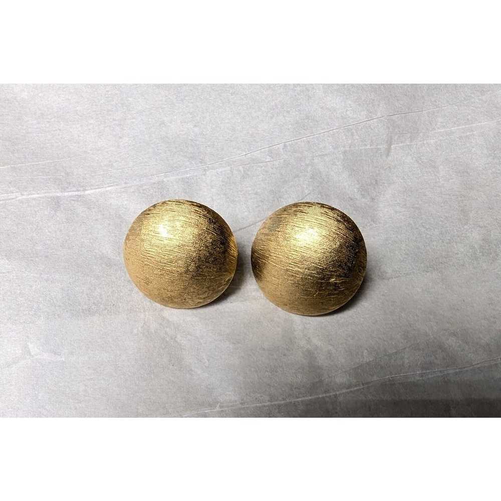 Trifari Clip On Earrings VINTAGE BRUSHED GOLD TON… - image 2