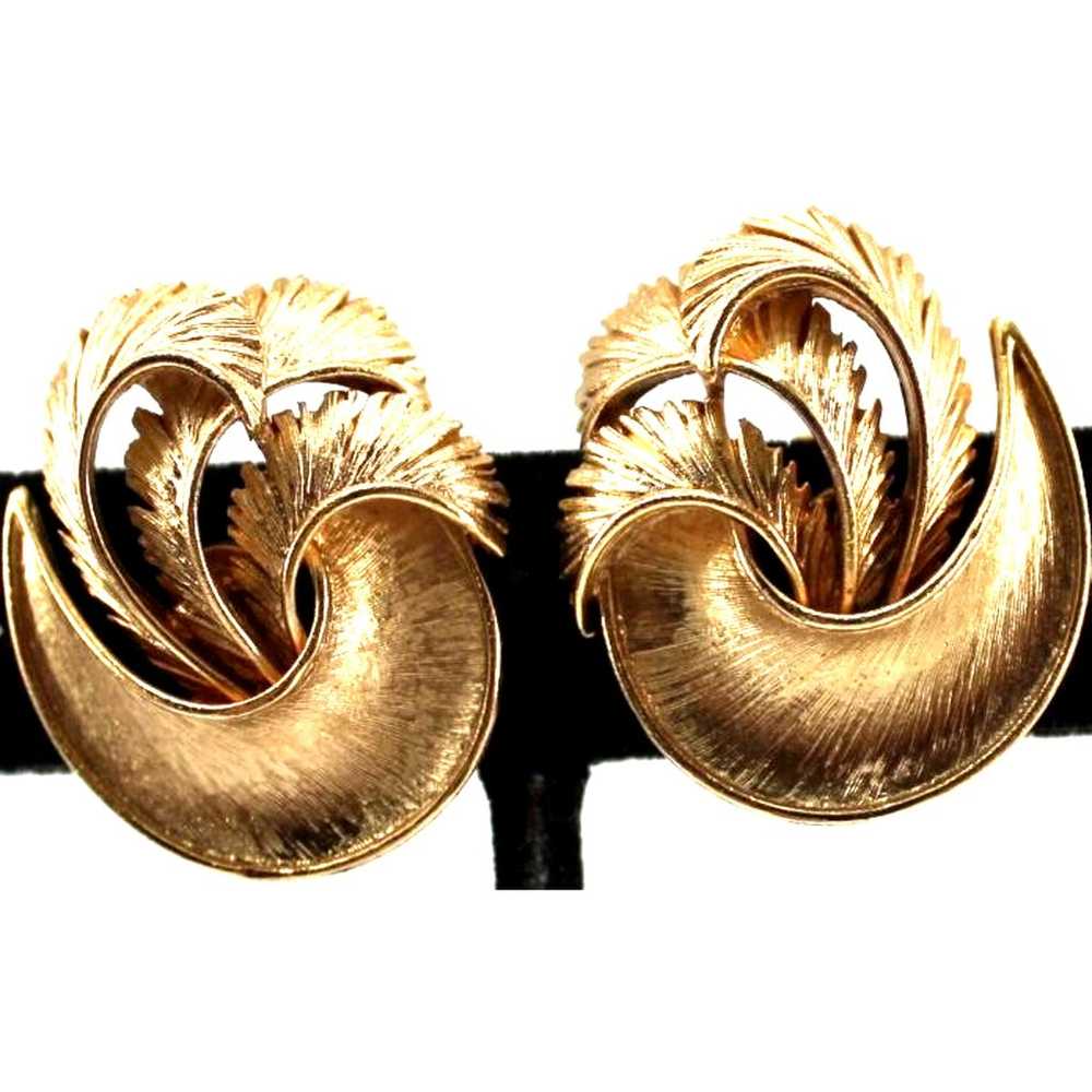 Vintage 1950-ish Trifari Feather Swirl Earrings •… - image 1