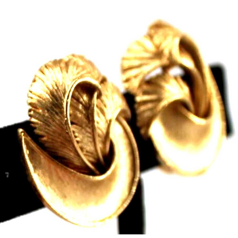 Vintage 1950-ish Trifari Feather Swirl Earrings •… - image 2