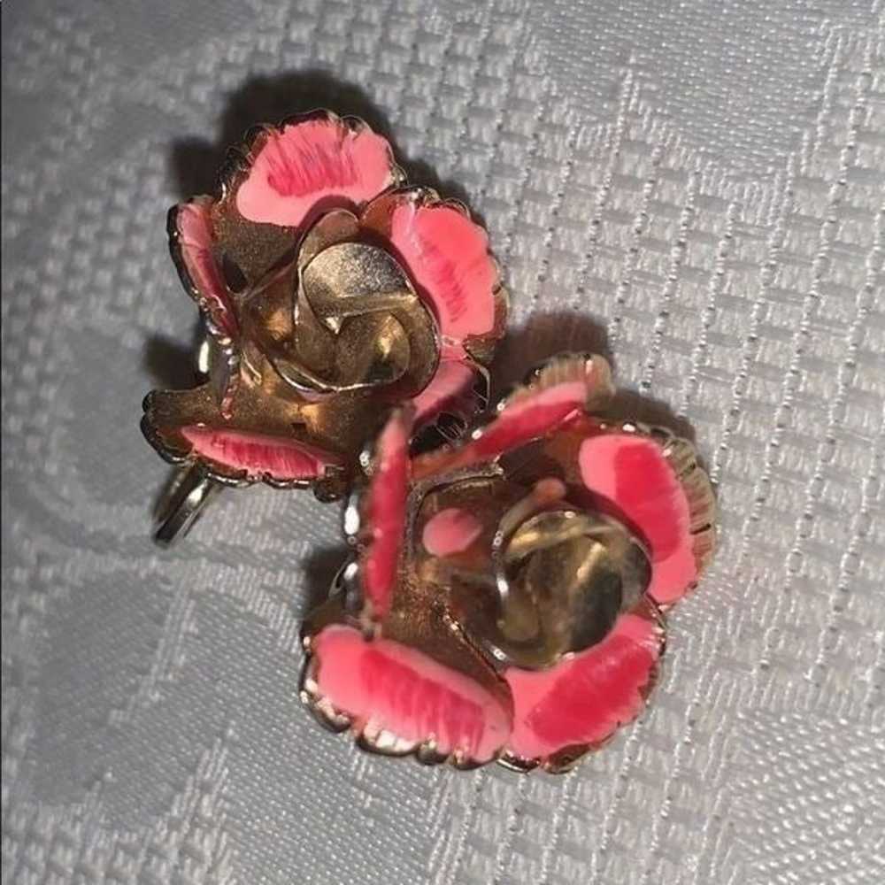 Vintage Lisner pink & gold rose clip earrings - image 2