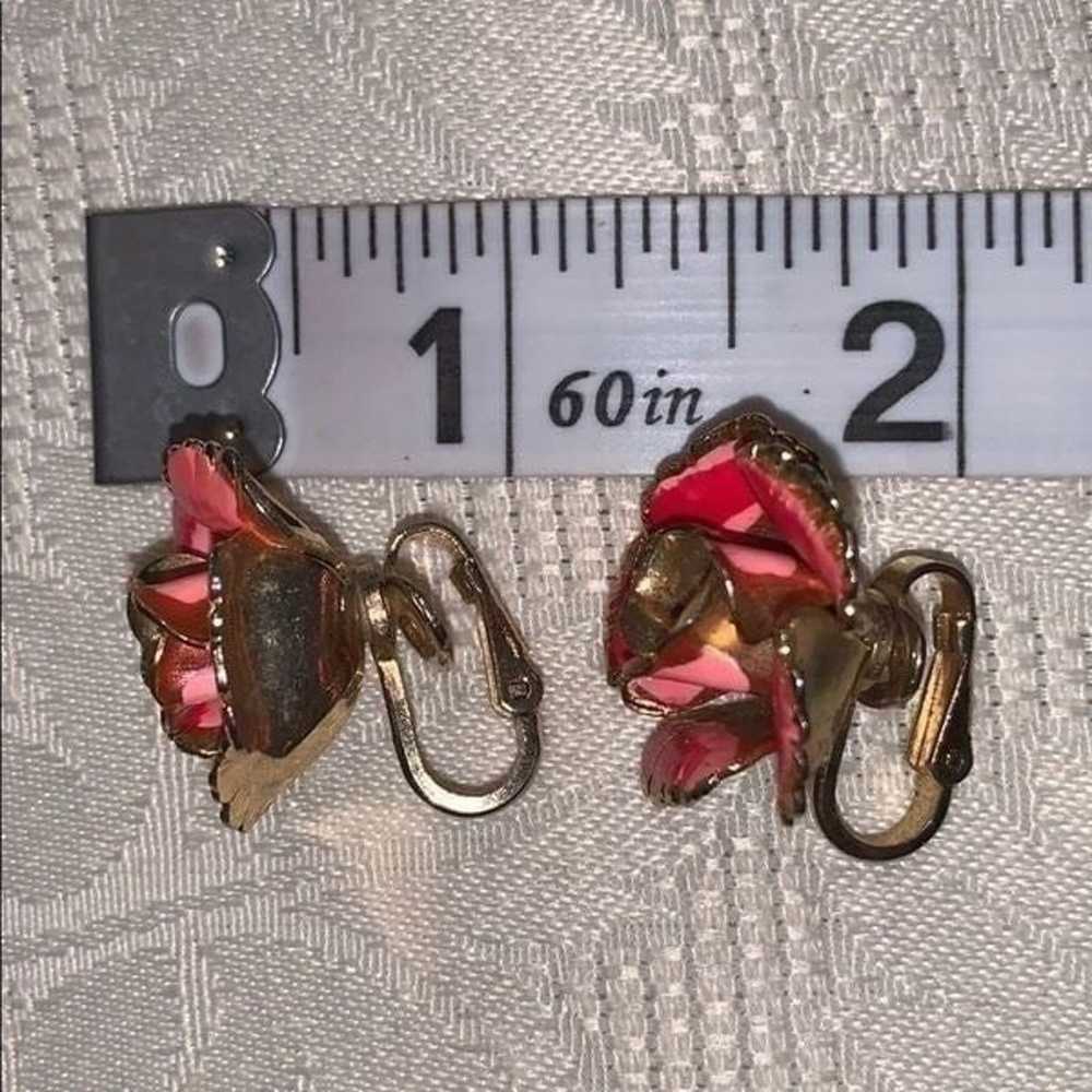 Vintage Lisner pink & gold rose clip earrings - image 4