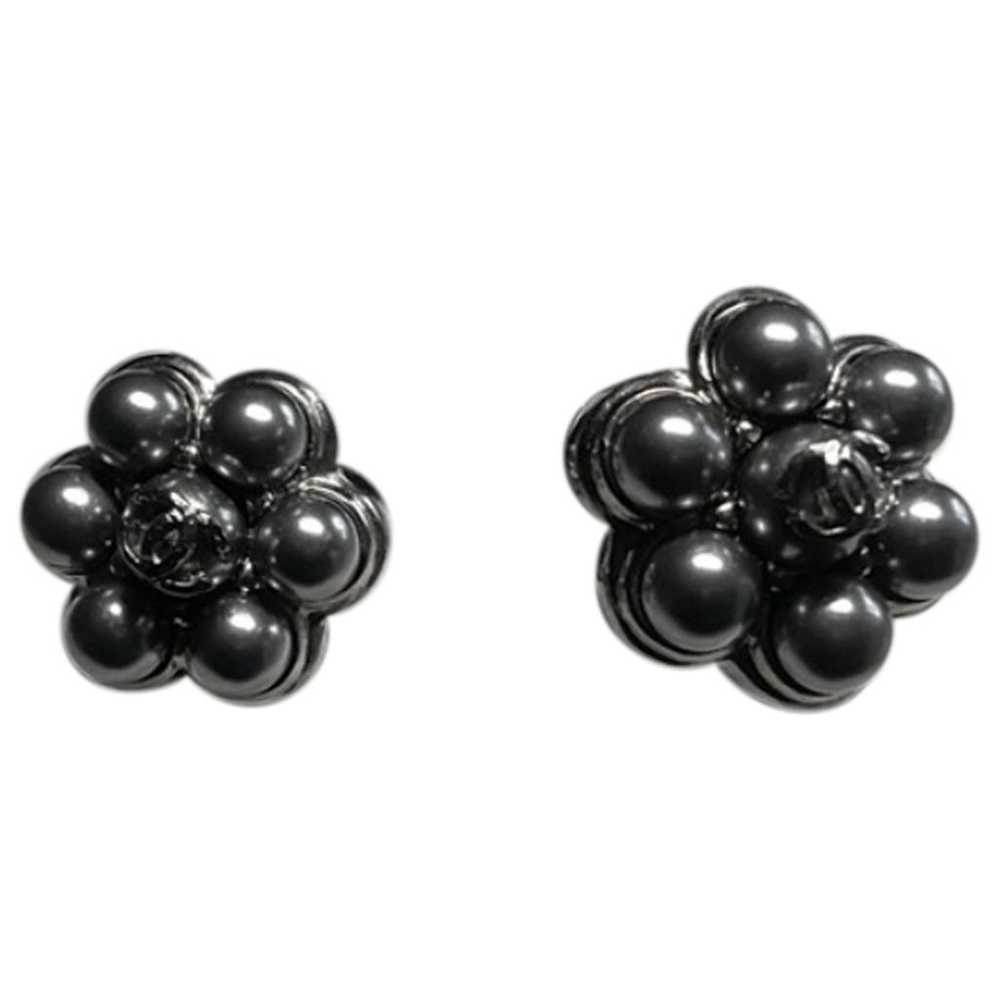 Chanel Camélia pearl earrings - image 1