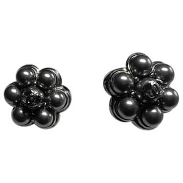 Chanel Camélia pearl earrings - image 1