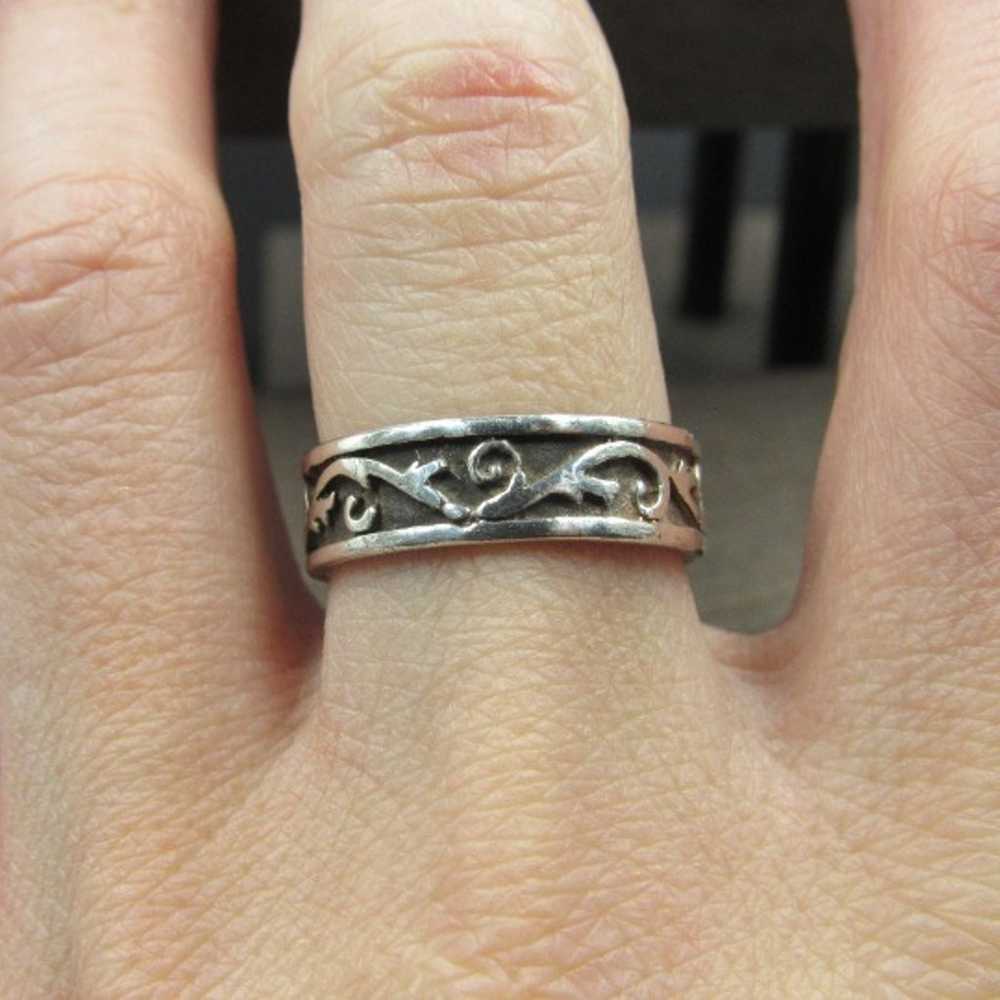 Size 8.5 Sterling Silver Cool Vine Pattern Band R… - image 2