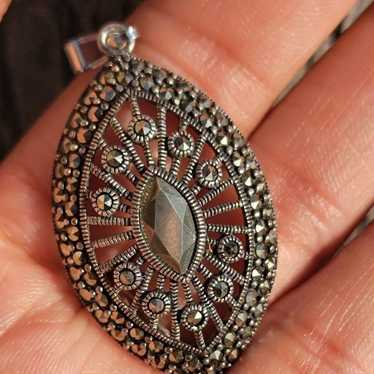 Absolutely gorgeous! marquise marcasite 925 sterli